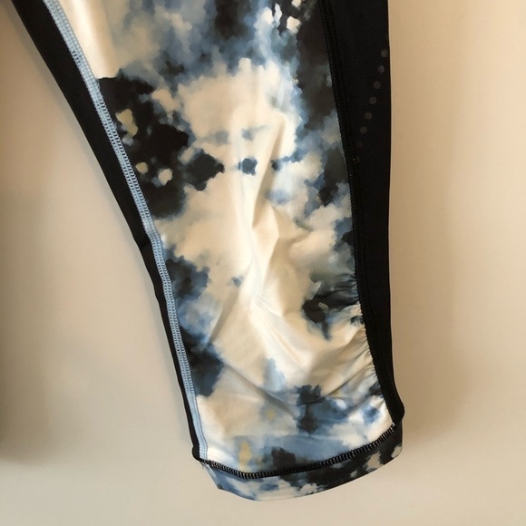 Lululemon Black Stop At Nothing Crop 6 - Picture 4 of 8